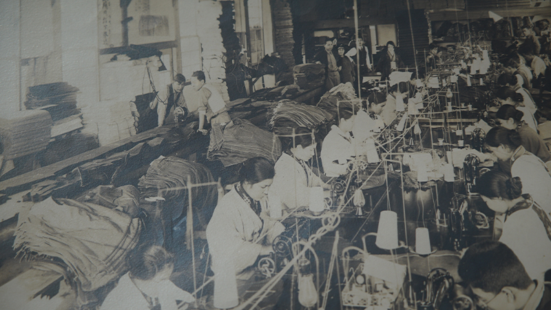 オーバーオールだけでなく、ジーンズもv製造していたことがわかる。