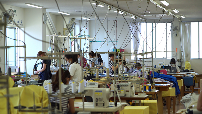 同社は海外にも工場を持つが、スターオーバーオールは国内工場での製造にこだわっている