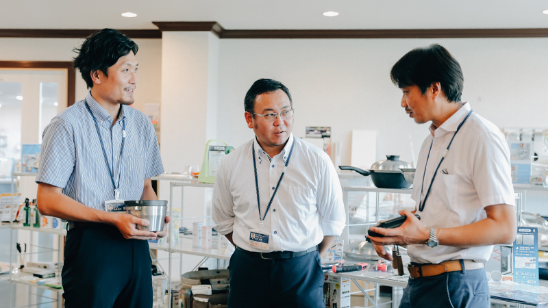 アーネスト株式会社の社員さんが話している様子